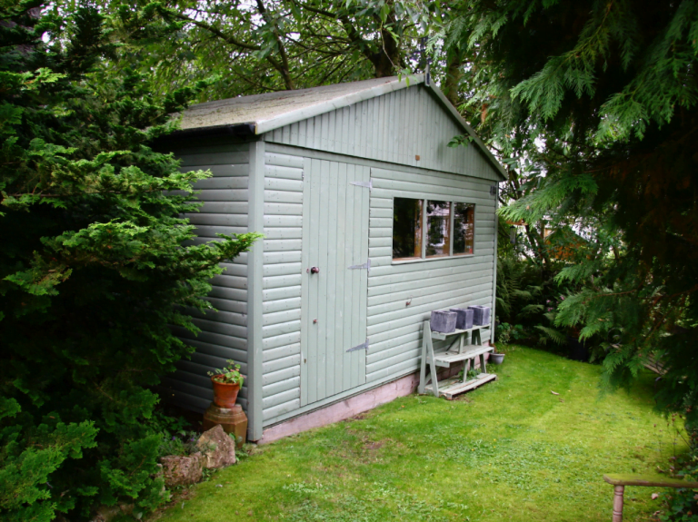 L’abri de jardin en bois autoclave, plus résistant aux intempéries
