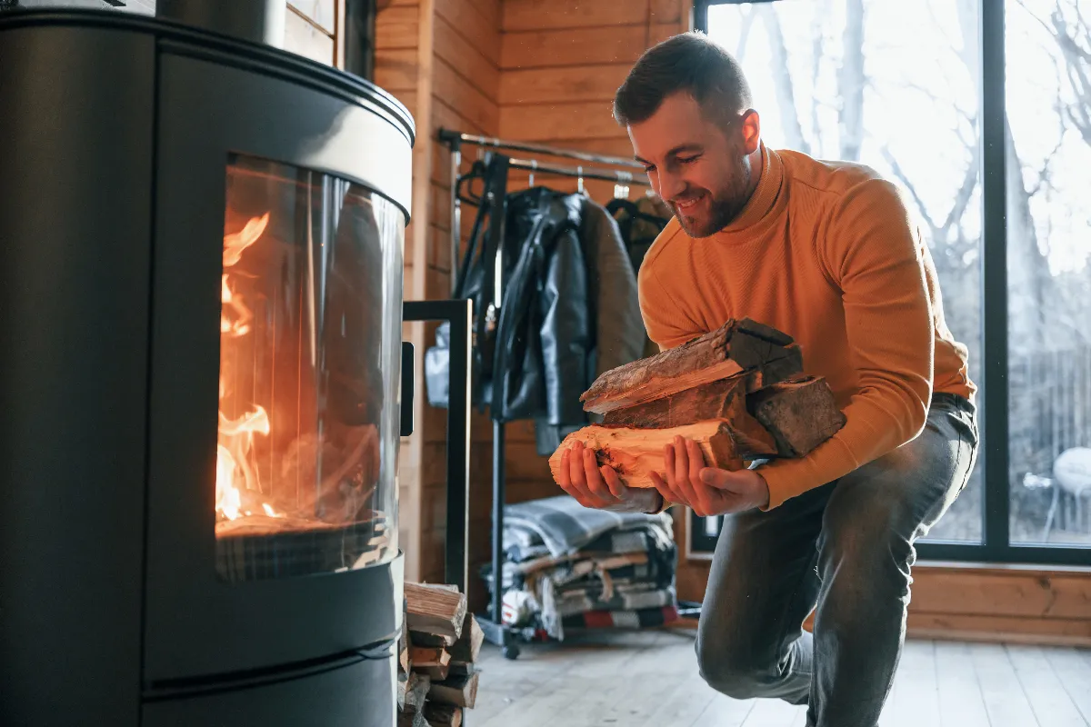 quel-est-ce-type-de-bois-a-ne-surtout-pas-mettre-dans-votre-cheminee-ne-faites-plus-lerreur