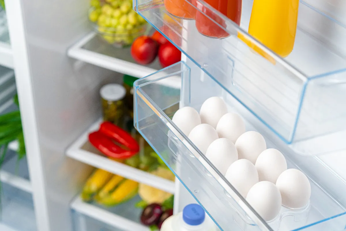 faut-il-vraiment-mettre-vos-oeufs-frais-dans-le-range-oeuf-du-frigo-voici-sa-reelle-utilite