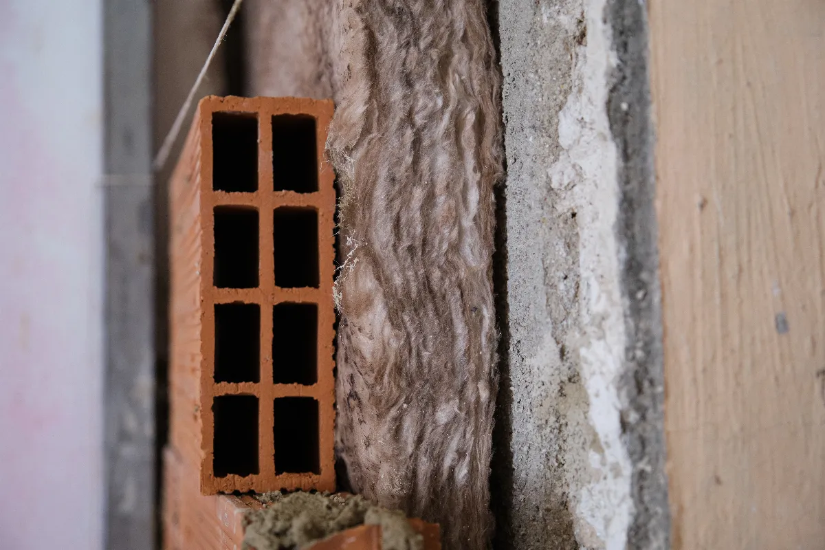 isoler-un-mur-humide-quels-materiaux-choisir