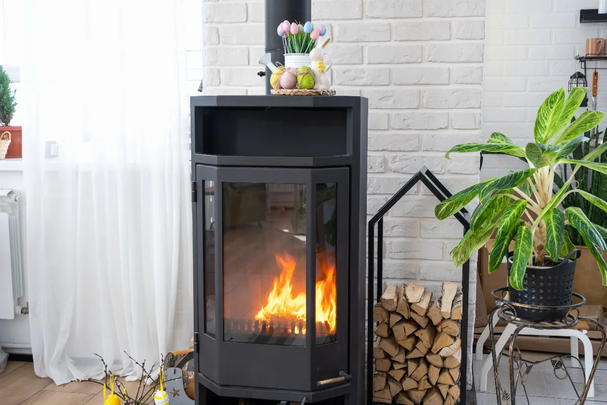 voici-les-4-etapes-pour-changer-facilement-la-vitre-de-votre-poele-a-bois