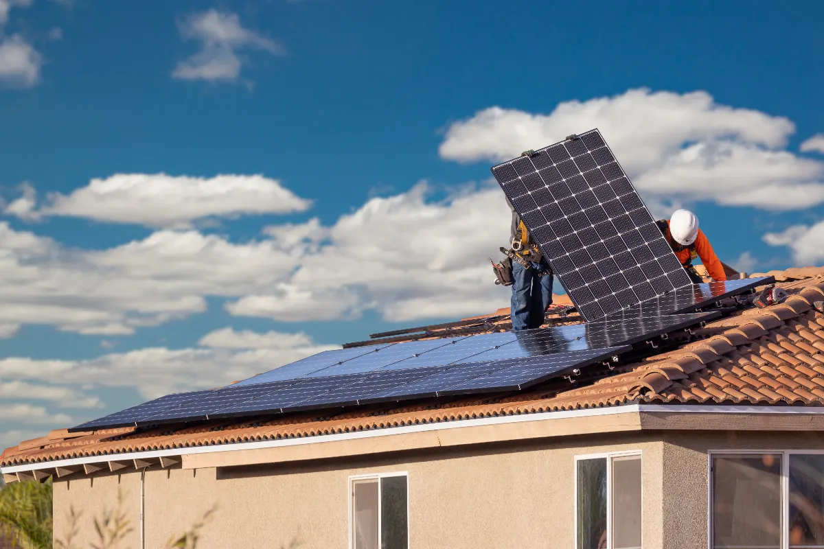 voici-quelle-est-la-distance-ideale-entre-vos-panneaux-solaires-et-londuleur-diminuez-les-pertes-denergie