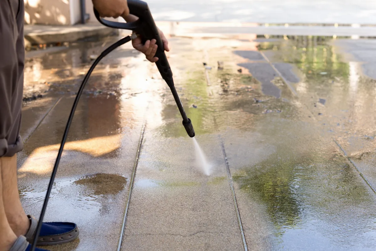 comment-nettoyer-une-terrasse-en-beton-nos-astuces3