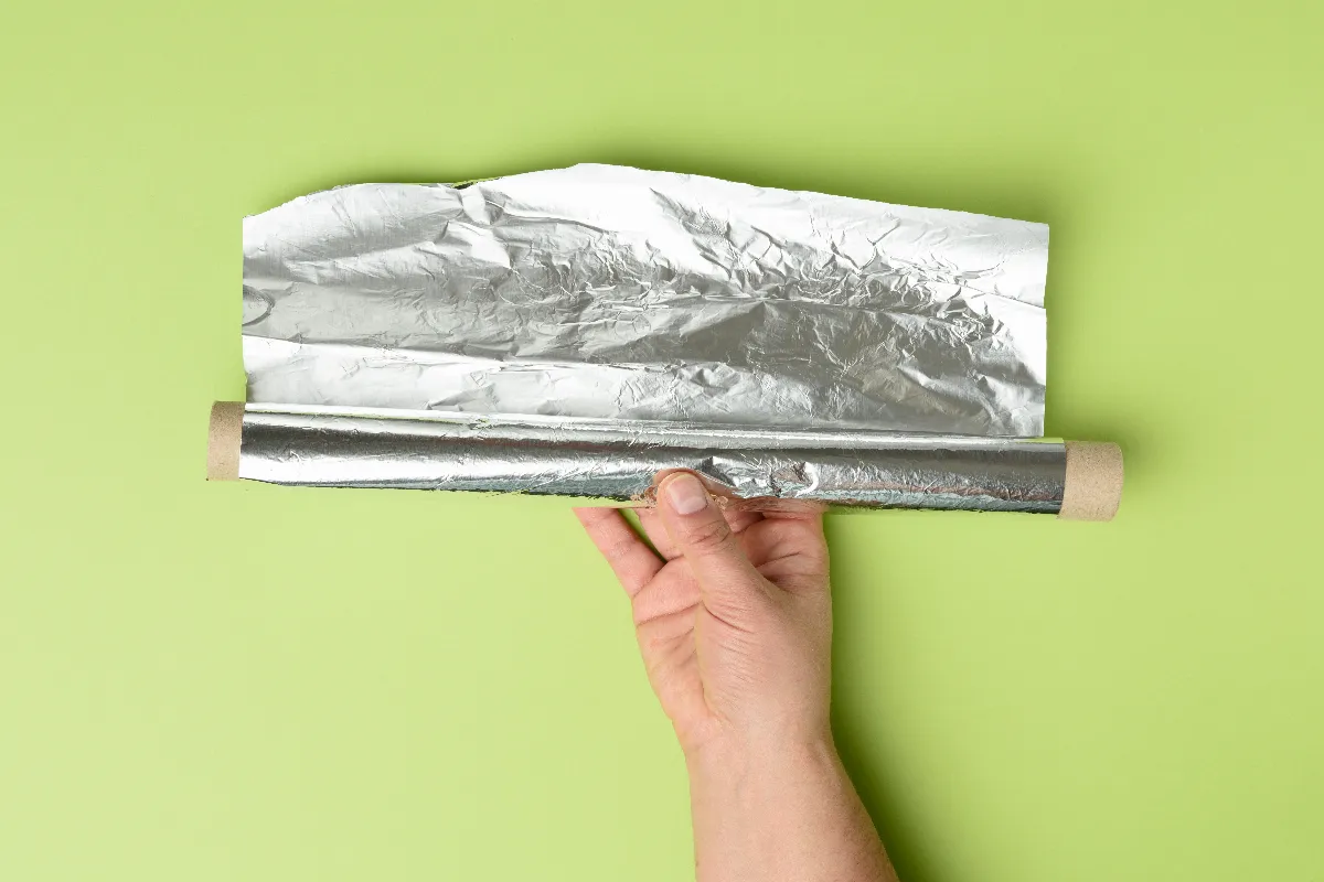 papier-daluminium-5-utilisations-inattendues-dans-votre-jardin-decouvrez-tous-les-avantages