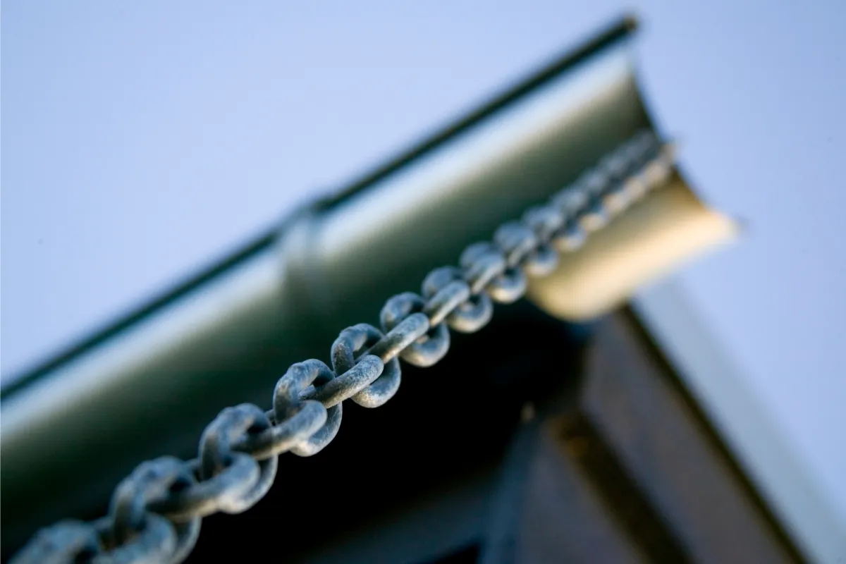 pourquoi-installer-une-chaine-de-pluie-chez-vous-decouvrez-tous-ses-avantages