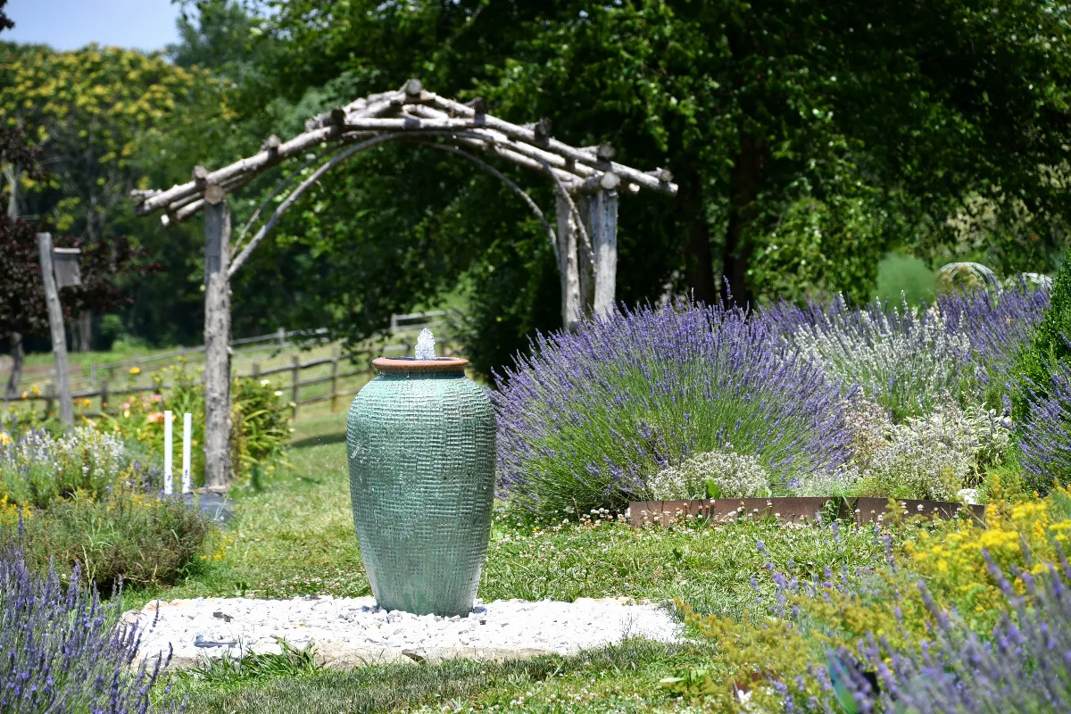 installer-une-fontaine-dans-son-jardin-est-ce-possible-voici-les-5-etapes-a-suivre