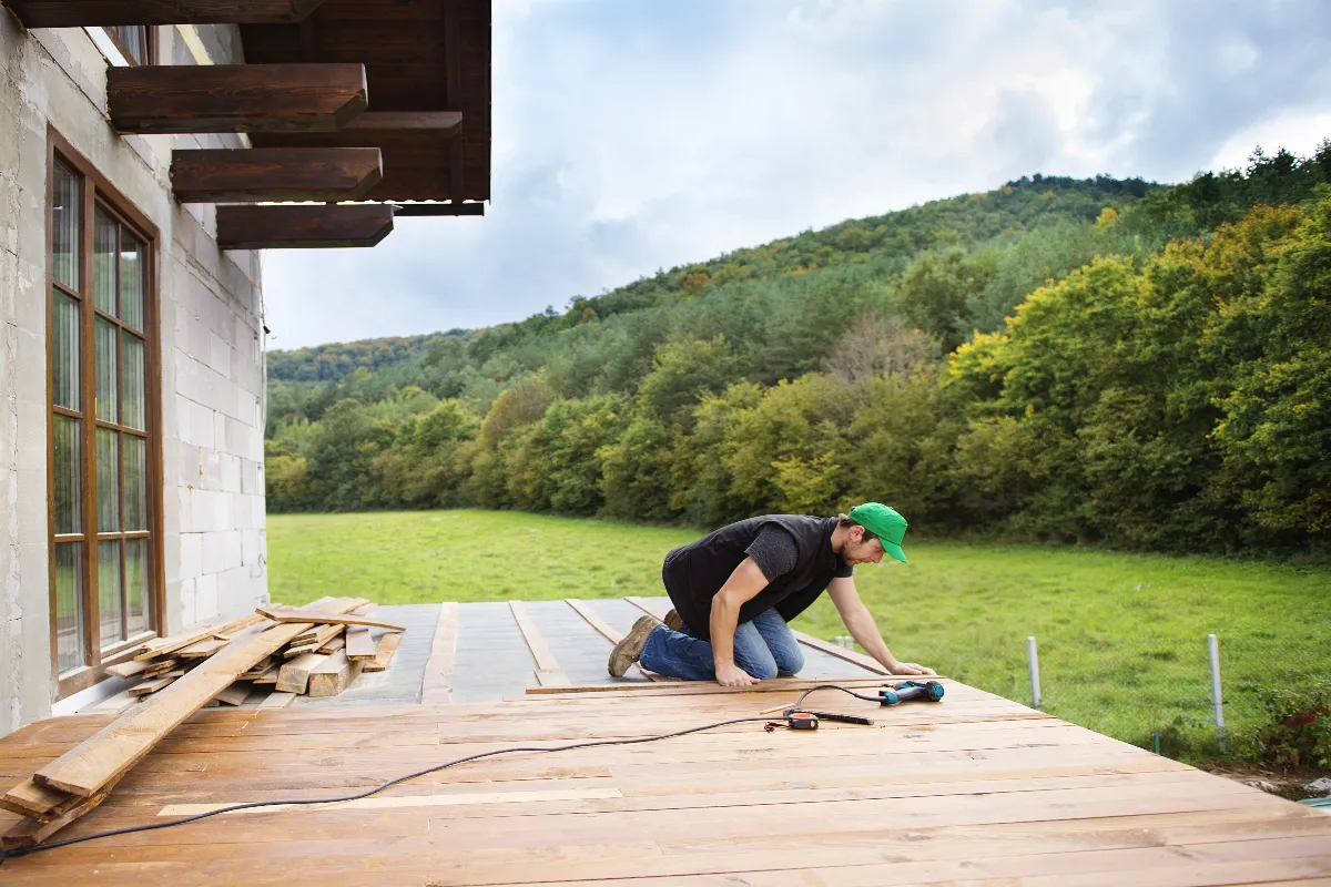 installer-une-terrasse-en-bois-dans-votre-jardin-quel-budget-faut-il-prevoir