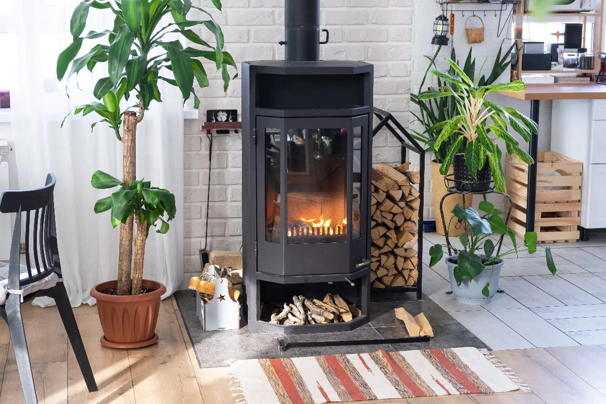 nettoyage-de-printemps-voici-les-5-etapes-pour-nettoyer-facilement-votre-poele-a-bois