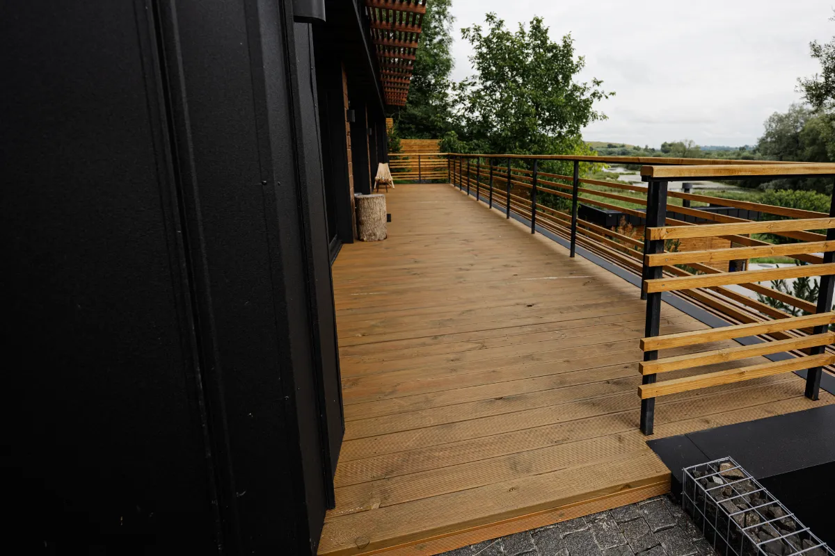 terrasse-bi-matiere-nos-conseils-pour-bien-choisir-et-sublimer-votre-exterieur1