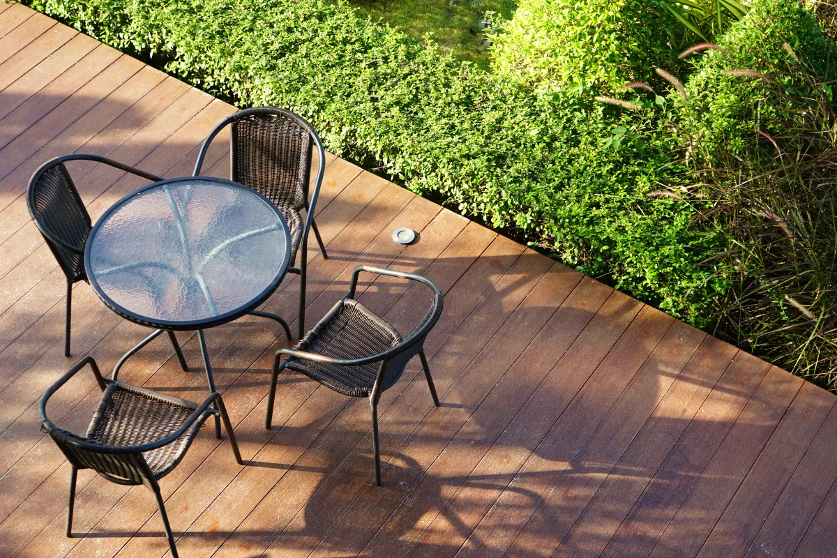 terrasse-bi-matiere-nos-conseils-pour-bien-choisir-et-sublimer-votre-exterieur