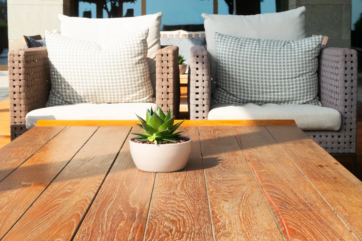 comment-choisir-le-salon-de-jardin-ideal-pour-cet-ete-voici-les-criteres-essentiels-a-prendre-en-compte