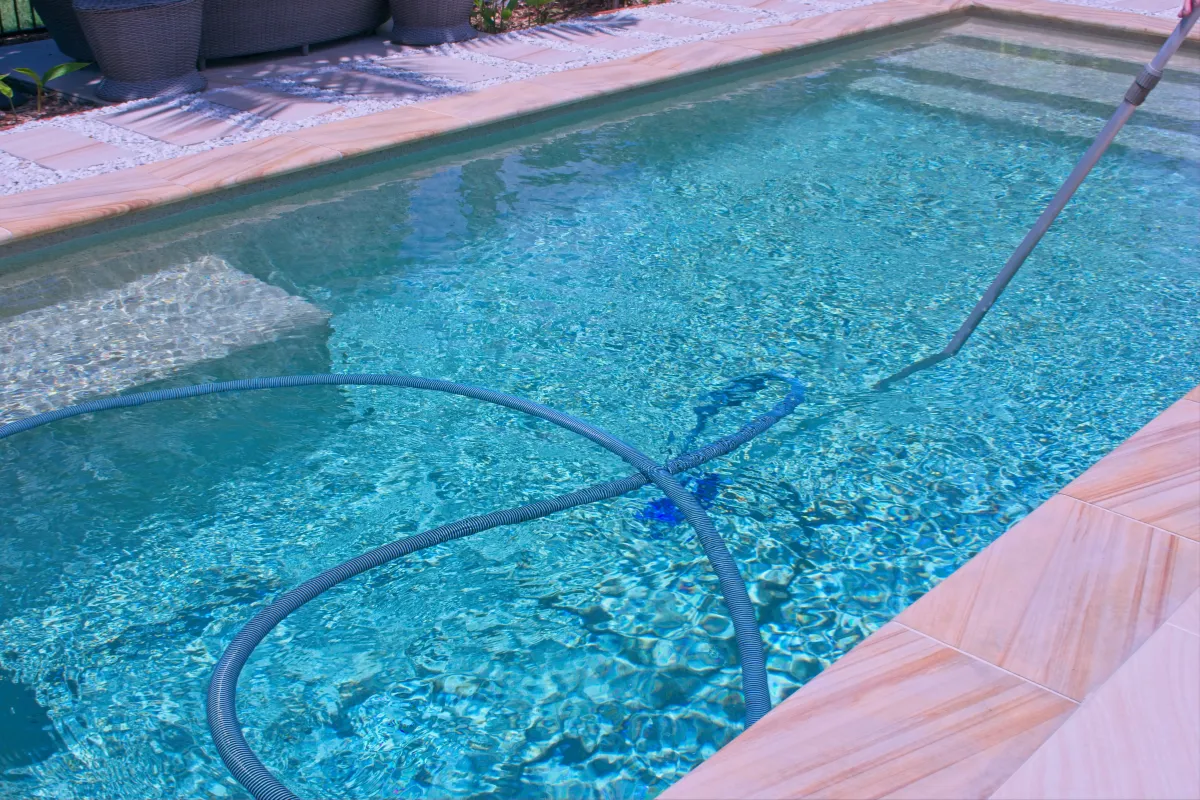 comment-preparer-sa-piscine-pour-lete-en-ce-moment-voici-les-5-etapes-a-respecter-absolument