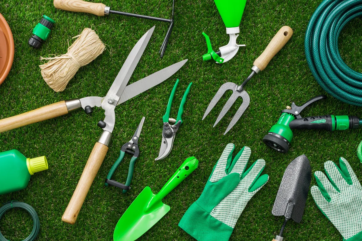 pourquoi-vous-devez-absolument-entretenir-et-affuter-vos-outils-de-jardin-voici-comment-prolonger-leur-duree-de-vie