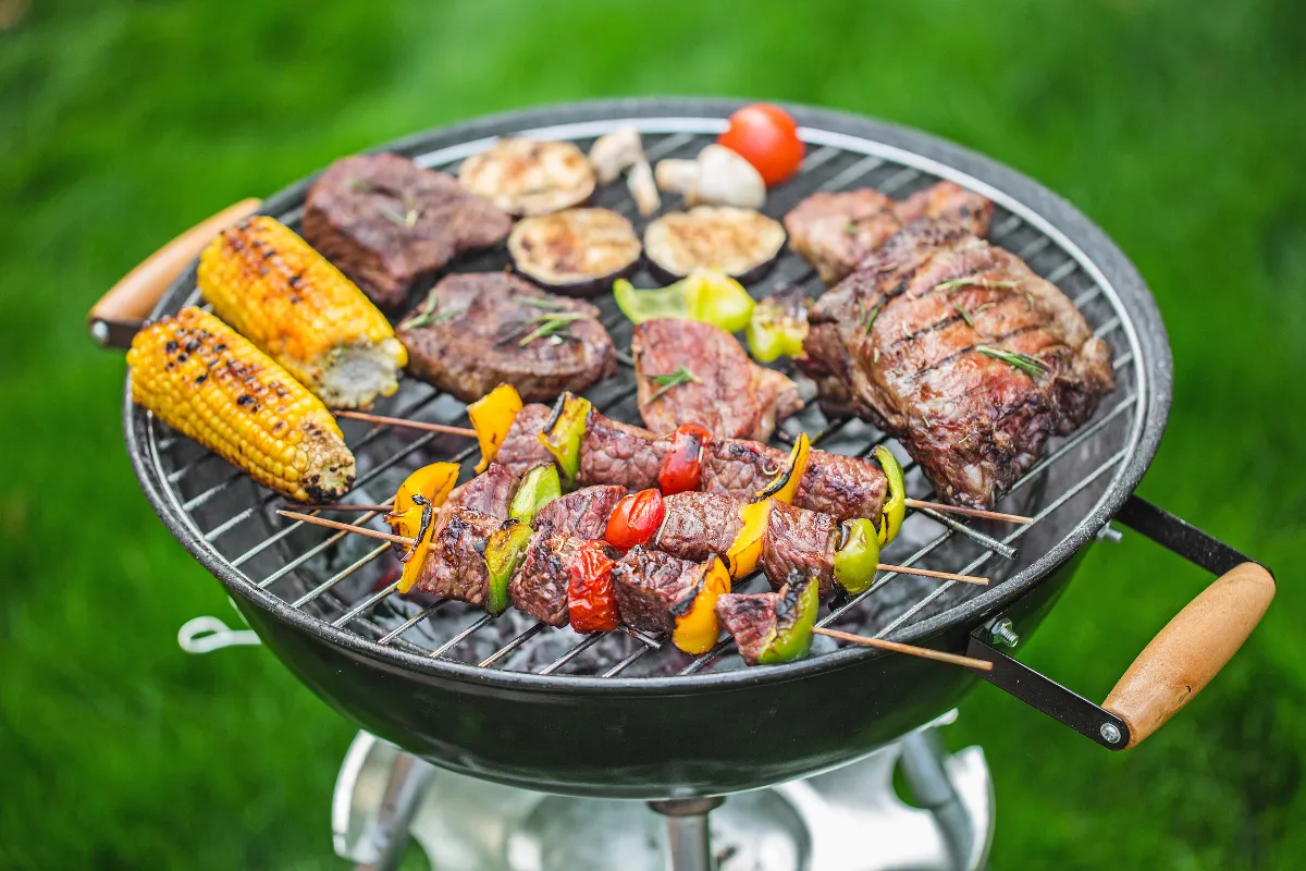 charbon-ou-gaz-comment-choisir-votre-barbecue-pour-cet-ete-voici-nos-conseils