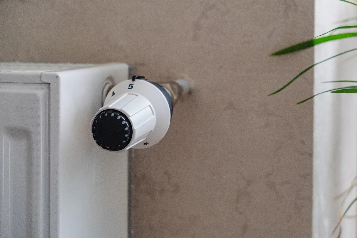 chauffage-collectif-a-partir-de-quelle-date-est-il-mis-en-route-tout-ce-quil-faut-savoir-avec-la-baisse-des-temperatures