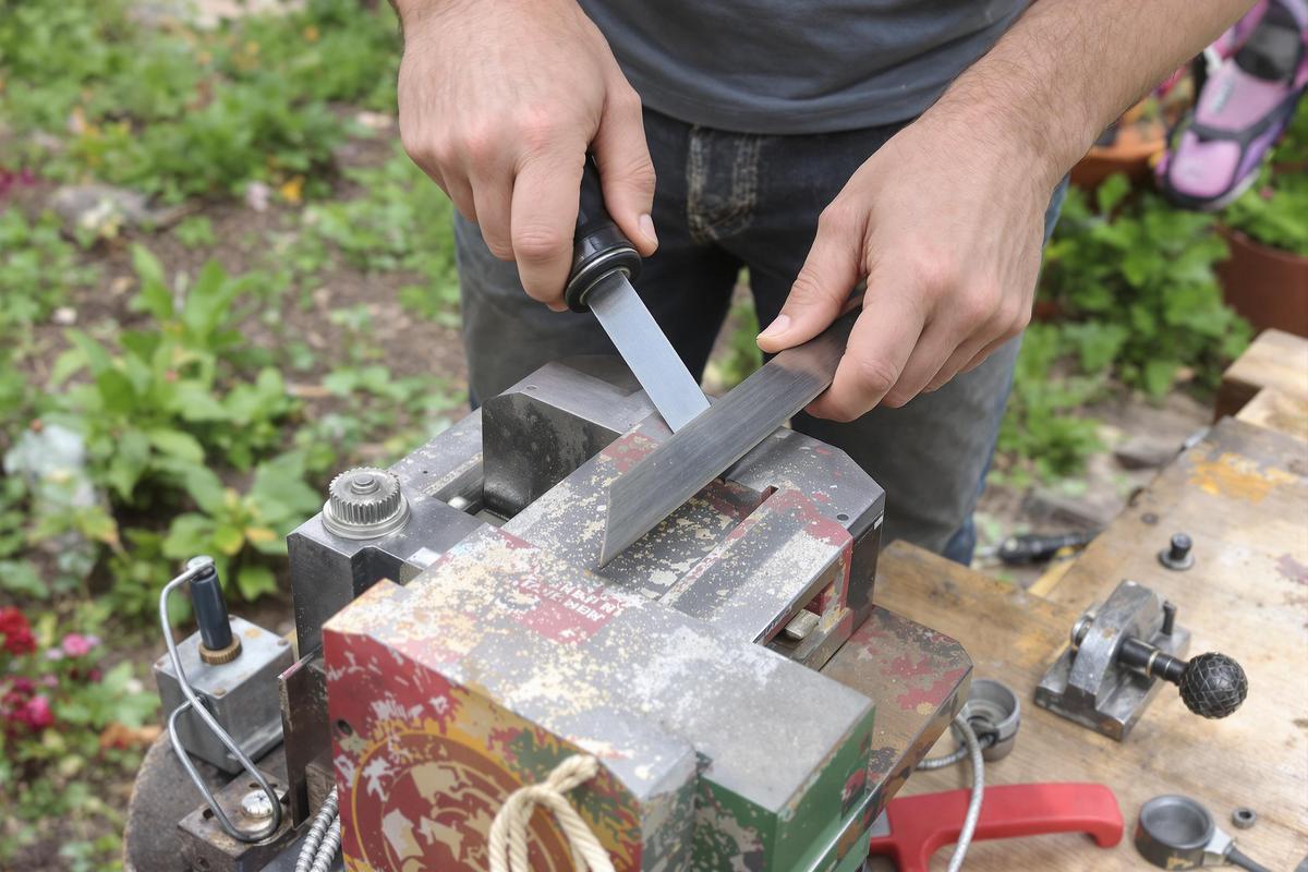 Affûter lame tondeuse : Comment affûter la lame de votre tondeuse facilement