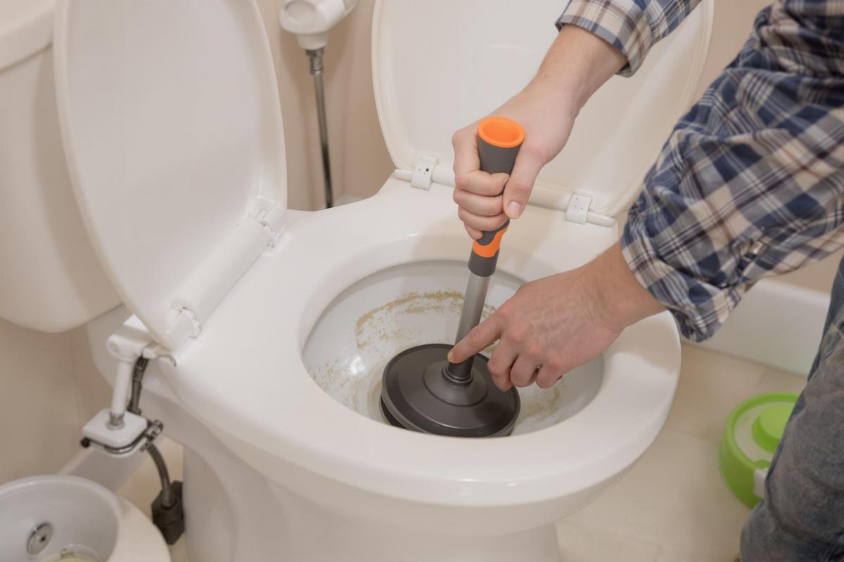 Solution miracle pour déboucher les wc rapidement