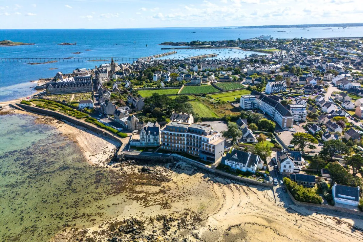 Zazie dévoile sa nouvelle maison en Bretagne