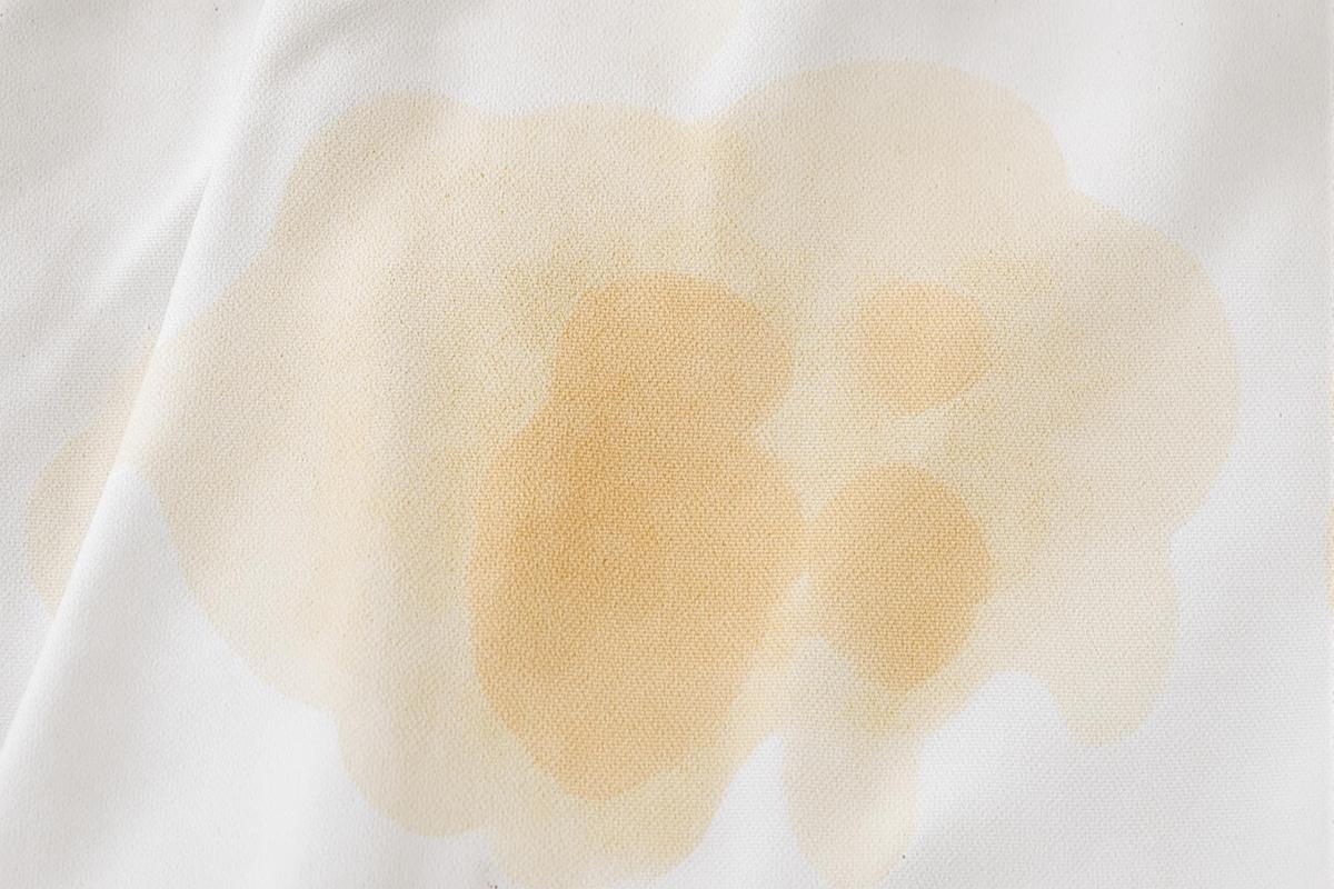 Comment enlever des taches de moisissures sur du tissu
