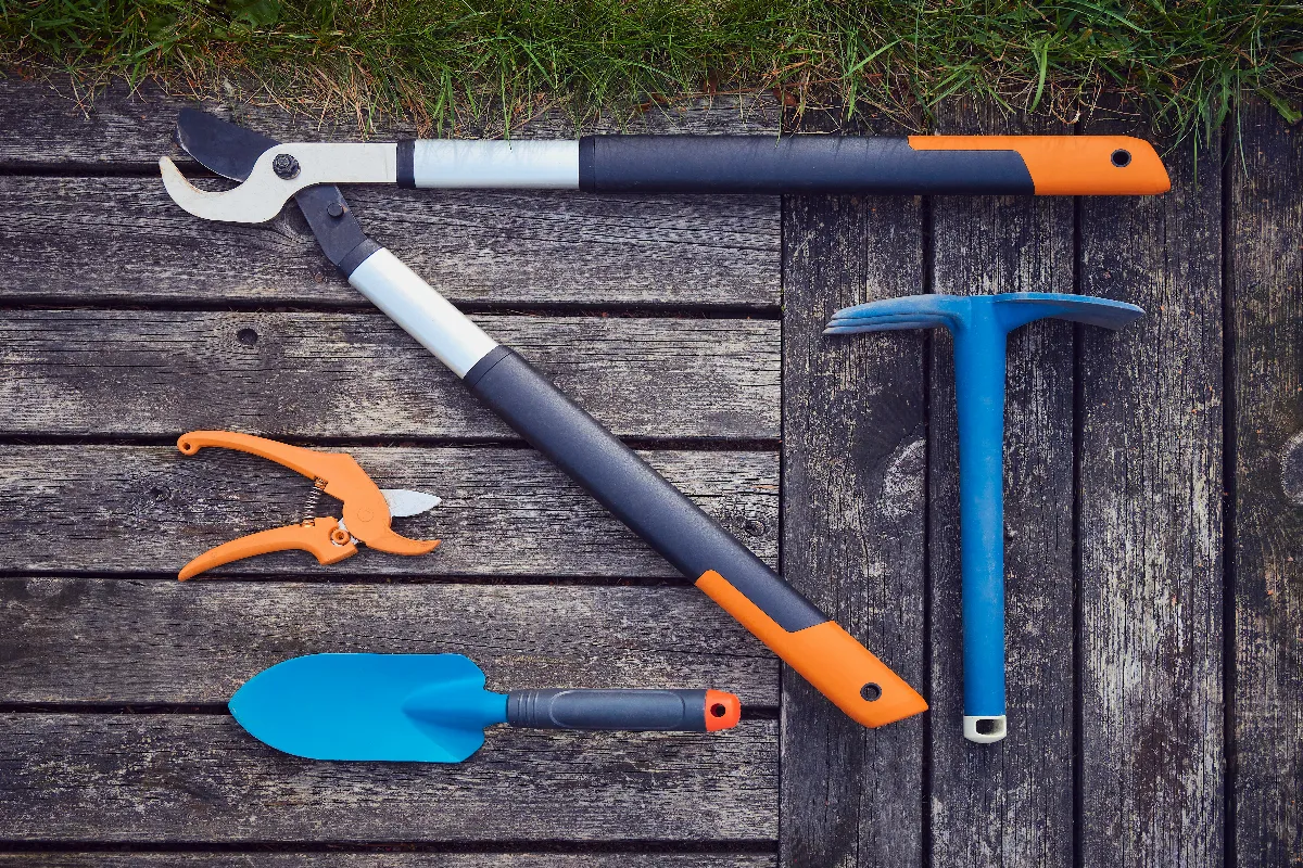 les-indispensables-pour-bien-entretenir-son-jardin-toute-lannee