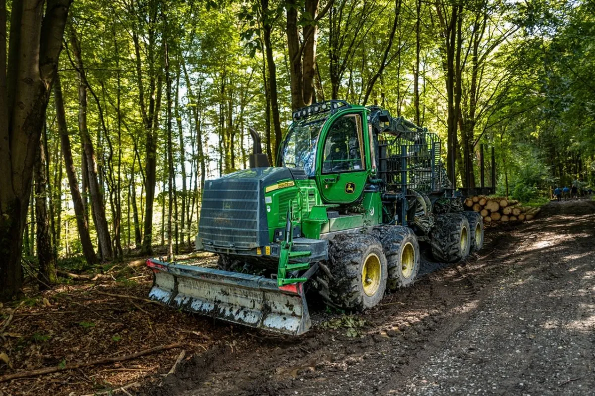 Quels sont les atouts des tracteurs forestiers à forte puissance dans les conditions extrêmes ?