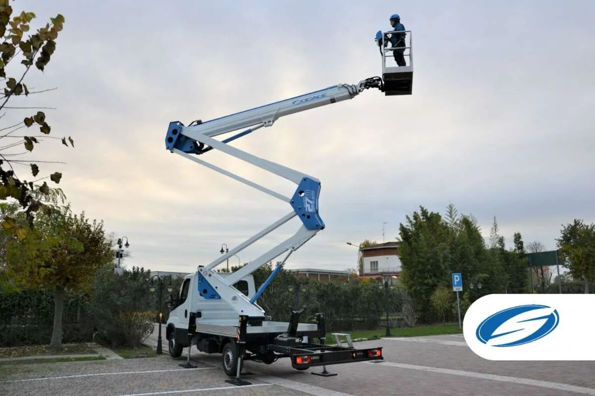 camion-nacelle-et-nacelles-araignees-les-meilleures-solutions-pour-lelagage-et-la-maintenance-des-arbres